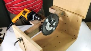 Circulaire d'une perceuse - 18