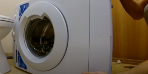 Comment changer la pompe dans une machine à laver Indesit - 10