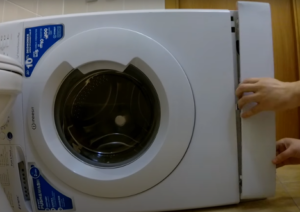 Comment changer la pompe dans une machine à laver Indesit - 3