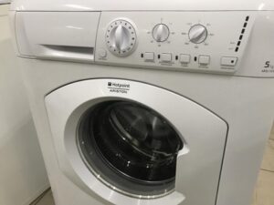 La machine à laver Ariston Hotpoint ne s'allume pas