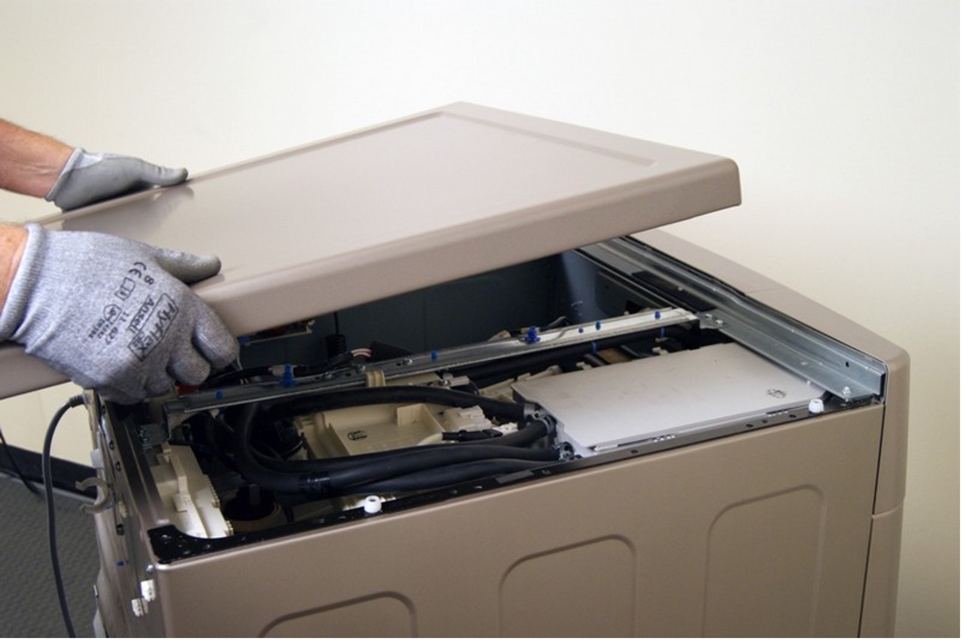 Comment retirer le couvercle d'une machine à laver - 3