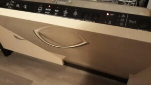 La porte du lave-vaisselle ne se verrouille pas.