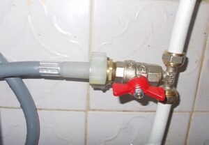 Fermez le robinet de l'arrivée d'eau