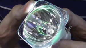 Comment remplacer la lampe d'un projecteur
