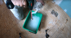 Diluer la colle selon les instructions