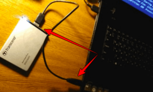 Connectez le lecteur à un ordinateur USB