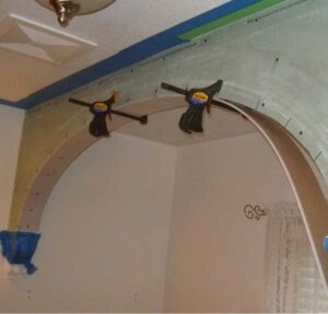 Arc fait de blocs de bois 3