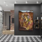 Que peut-on accrocher au mur dans le couloir ?