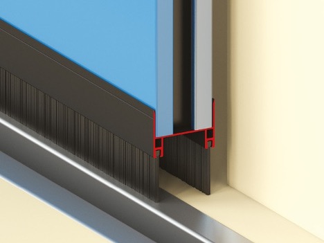 Seuil dans le garage sous le portail