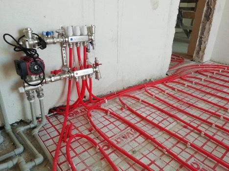 Remplissage du plancher chauffant avec de l'eau