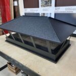 Fumeur sur le tuyau de cheminée