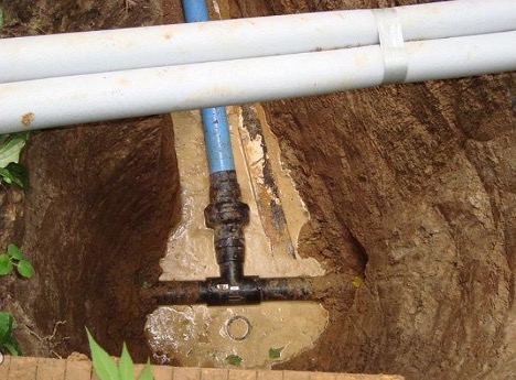 Comment couper une conduite d'eau en plastique