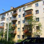 Chauffage dans les murs d'une maison à panneaux