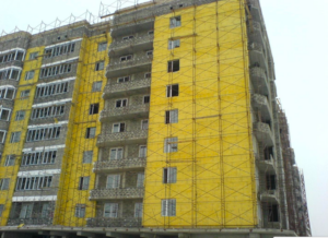 Isoler les murs d'une maison à panneaux